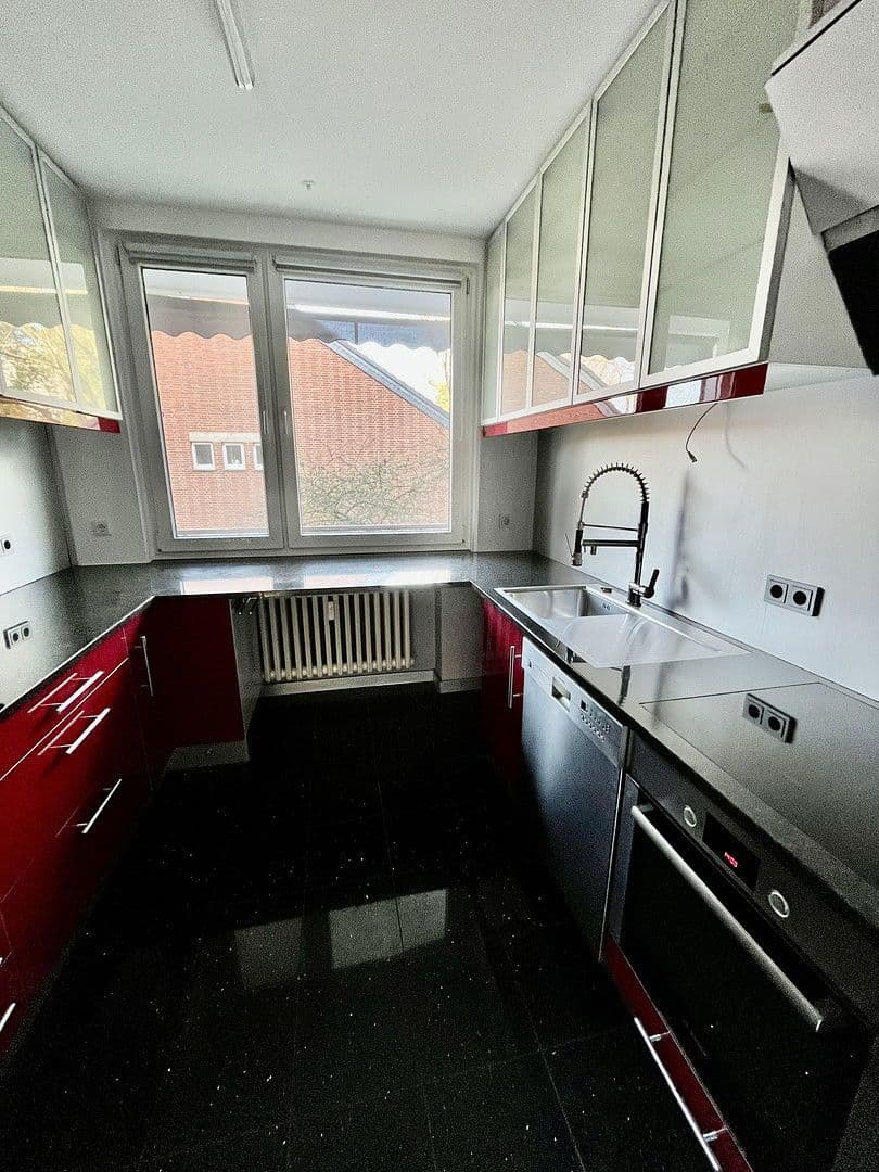 Pronájem bytu 2+1 75 m², Krefeld, Severní Porýní-Vestfálsko Pronájem bytu 2+1 75 m², Krefeld, Severní Porýní-Vestfálsko