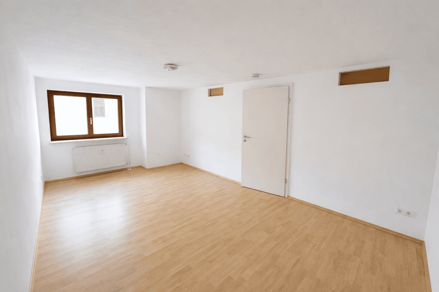Pronájem bytu 4+1 110 m², Ebersbergerstraße 6, Rosenheim, Bavorsko Pronájem bytu 4+1 110 m², Ebersbergerstraße 6, Rosenheim, Bavorsko