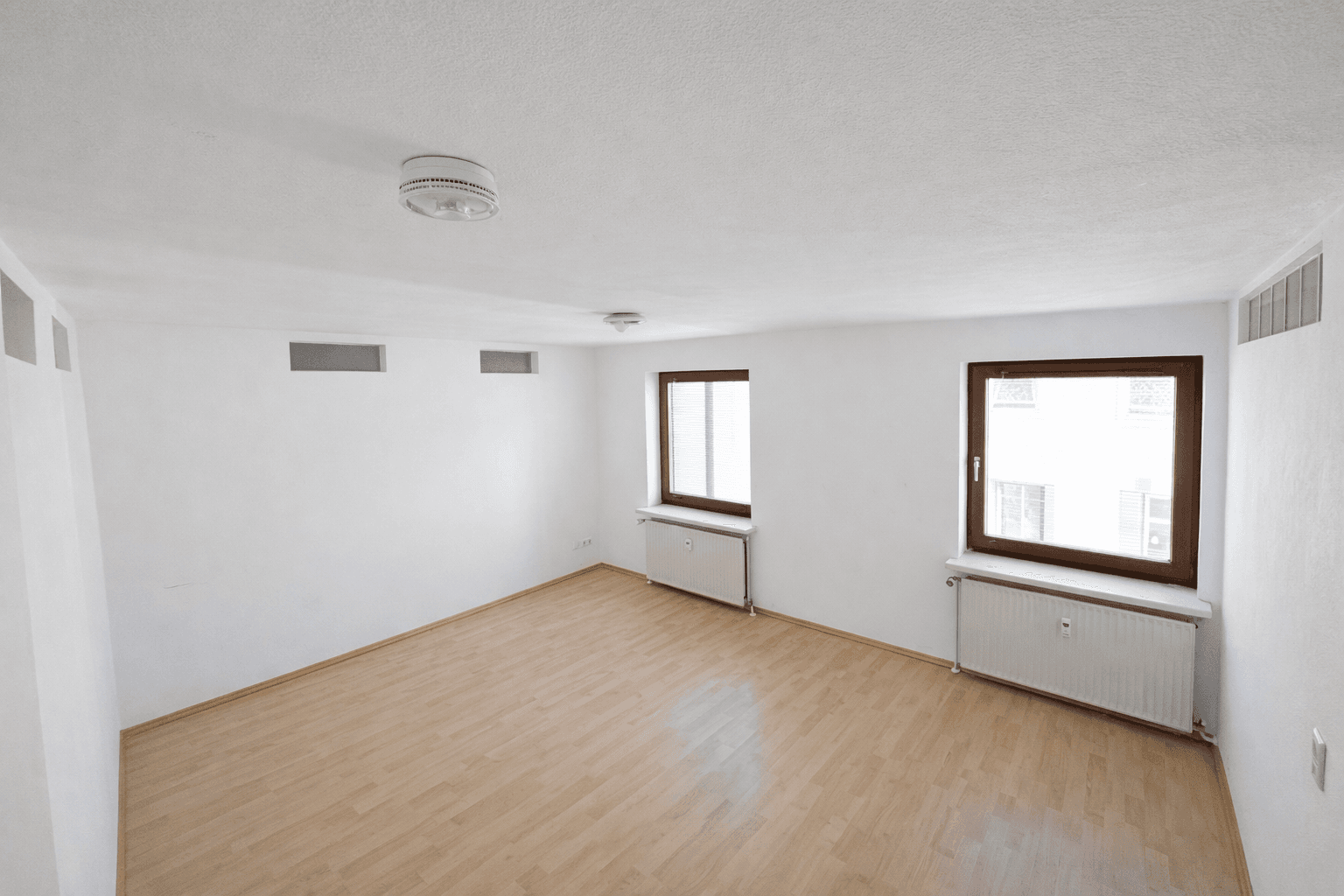 Pronájem bytu 4+1 110 m², Ebersbergerstraße 6, Rosenheim, Bavorsko Pronájem bytu 4+1 110 m², Ebersbergerstraße 6, Rosenheim, Bavorsko