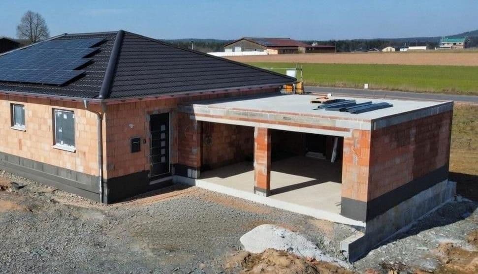 Prodej domu 135 m², pozemek 567 m², Marderweg 13, Irchenrieth, Bavorsko Prodej domu 135 m², pozemek 567 m², Marderweg 13, Irchenrieth, Bavorsko