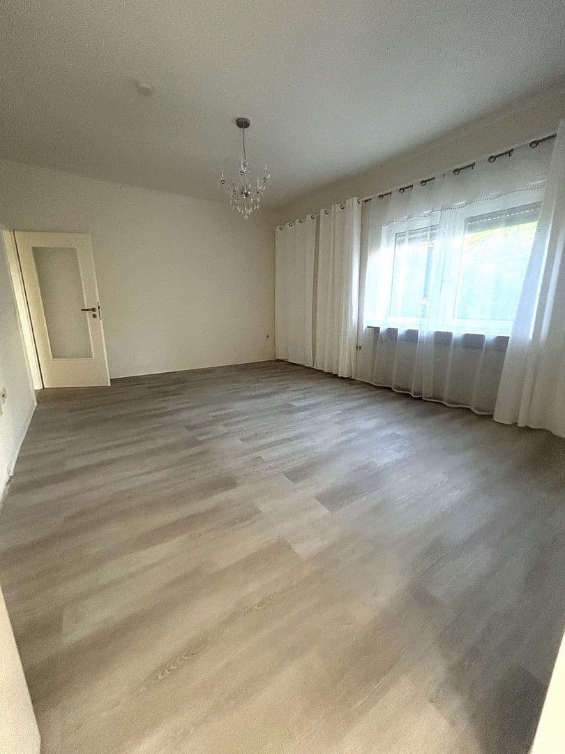 Prodej domu 410 m², pozemek 1.043 m², Bruchsal, Bádensko-Württembersko Prodej domu 410 m², pozemek 1.043 m², Bruchsal, Bádensko-Württembersko