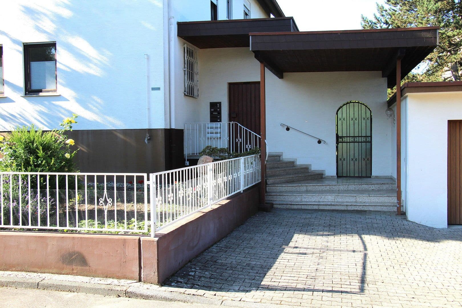 Prodej domu 410 m², pozemek 1.043 m², Bruchsal, Bádensko-Württembersko Prodej domu 410 m², pozemek 1.043 m², Bruchsal, Bádensko-Württembersko