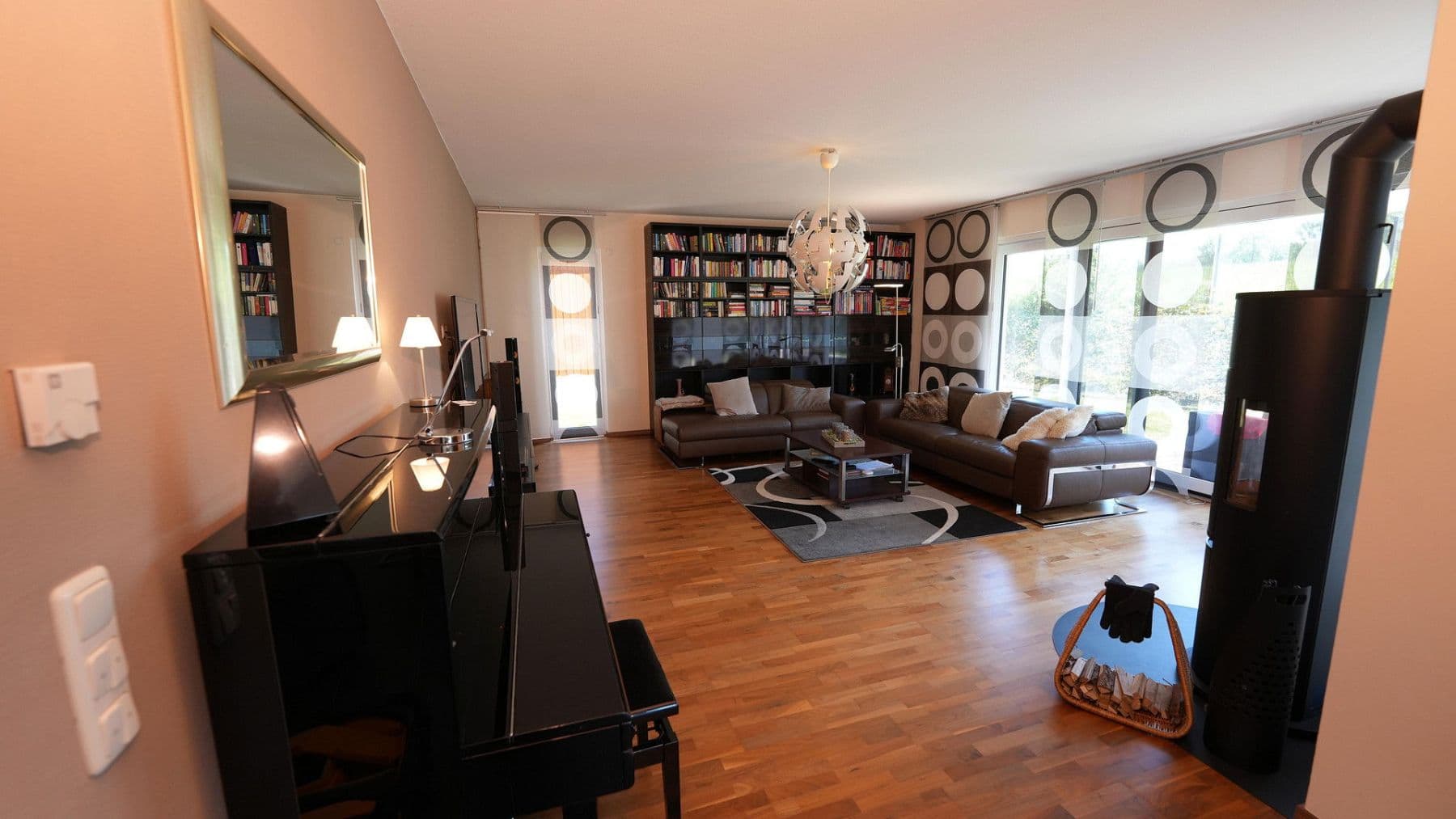 Prodej domu 268 m², pozemek 649 m², Barsinghausen, Dolní Sasko Prodej domu 268 m², pozemek 649 m², Barsinghausen, Dolní Sasko