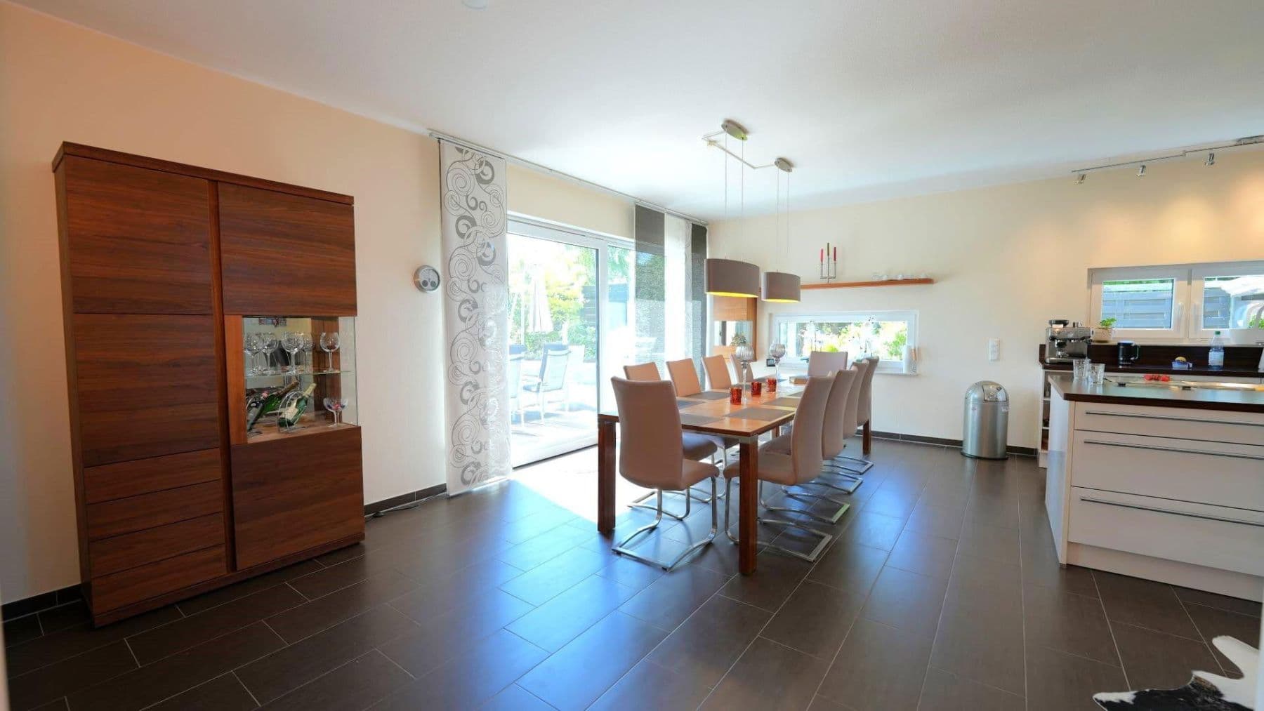 Prodej domu 268 m², pozemek 649 m², Barsinghausen, Dolní Sasko Prodej domu 268 m², pozemek 649 m², Barsinghausen, Dolní Sasko