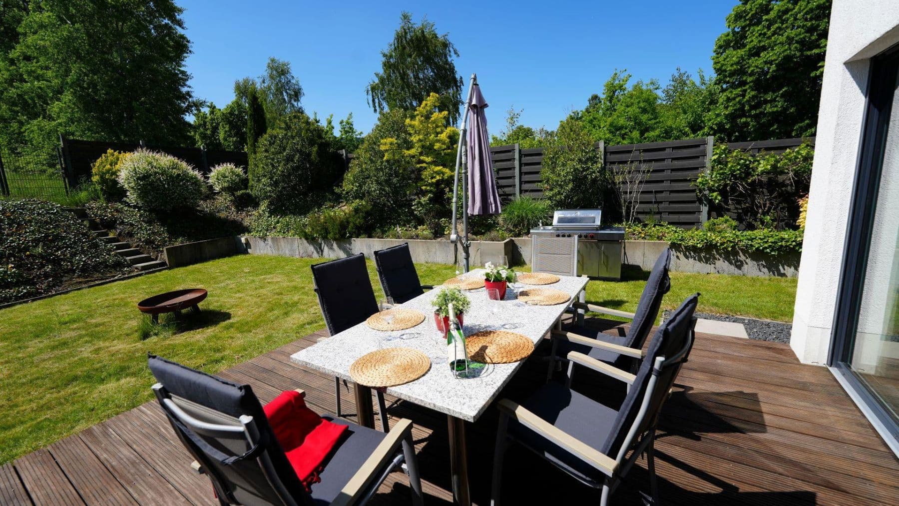 Prodej domu 268 m², pozemek 649 m², Barsinghausen, Dolní Sasko Prodej domu 268 m², pozemek 649 m², Barsinghausen, Dolní Sasko