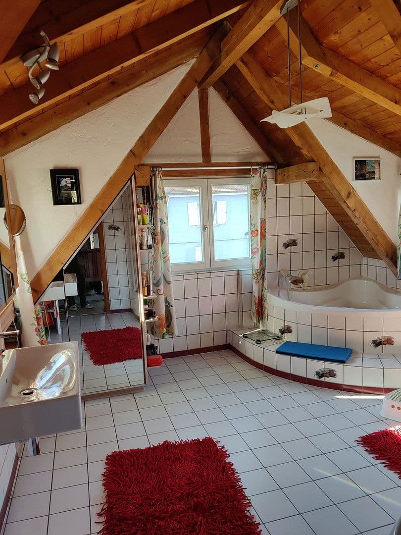 Pronájem bytu 4+1 160 m², Tübingen, Bádensko-Württembersko Pronájem bytu 4+1 160 m², Tübingen, Bádensko-Württembersko