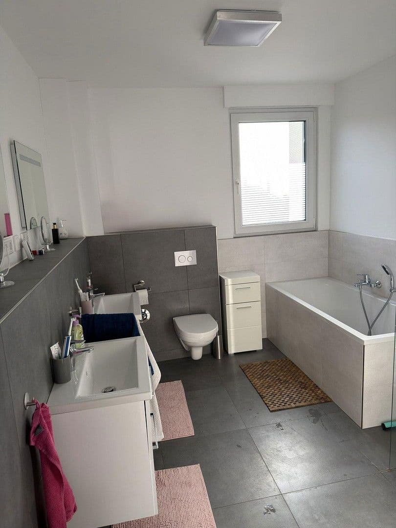 Pronájem bytu 5+1 135 m², Am Siefen 54, Solingen, Severní Porýní-Vestfálsko Pronájem bytu 5+1 135 m², Am Siefen 54, Solingen, Severní Porýní-Vestfálsko