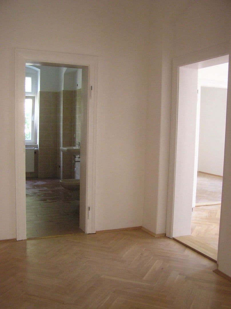 Pronájem bytu 4+1 104 m², Rabenauer Strasse 8, Dresden, Sasko Pronájem bytu 4+1 104 m², Rabenauer Strasse 8, Dresden, Sasko