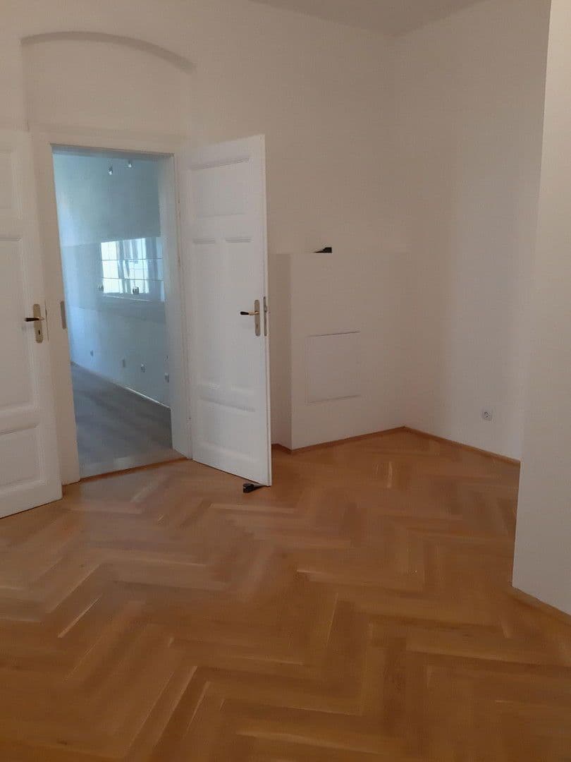 Pronájem bytu 4+1 104 m², Rabenauer Strasse 8, Dresden, Sasko Pronájem bytu 4+1 104 m², Rabenauer Strasse 8, Dresden, Sasko