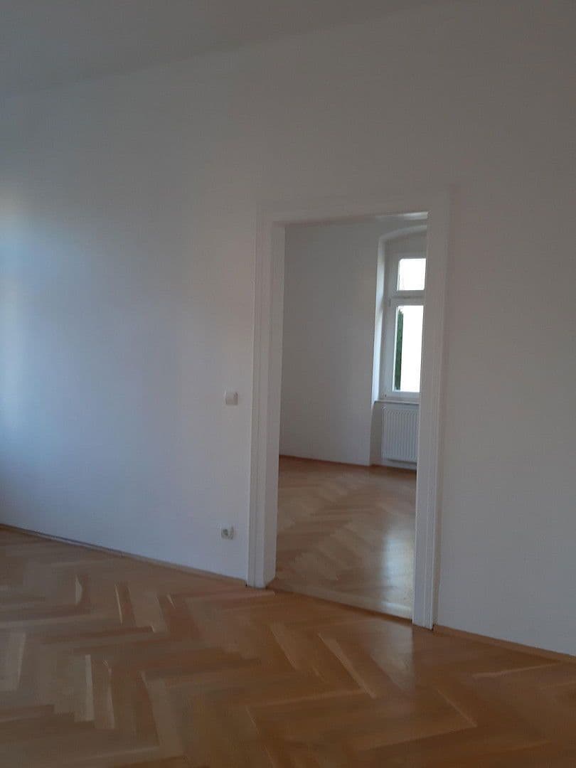 Pronájem bytu 4+1 104 m², Rabenauer Strasse 8, Dresden, Sasko Pronájem bytu 4+1 104 m², Rabenauer Strasse 8, Dresden, Sasko