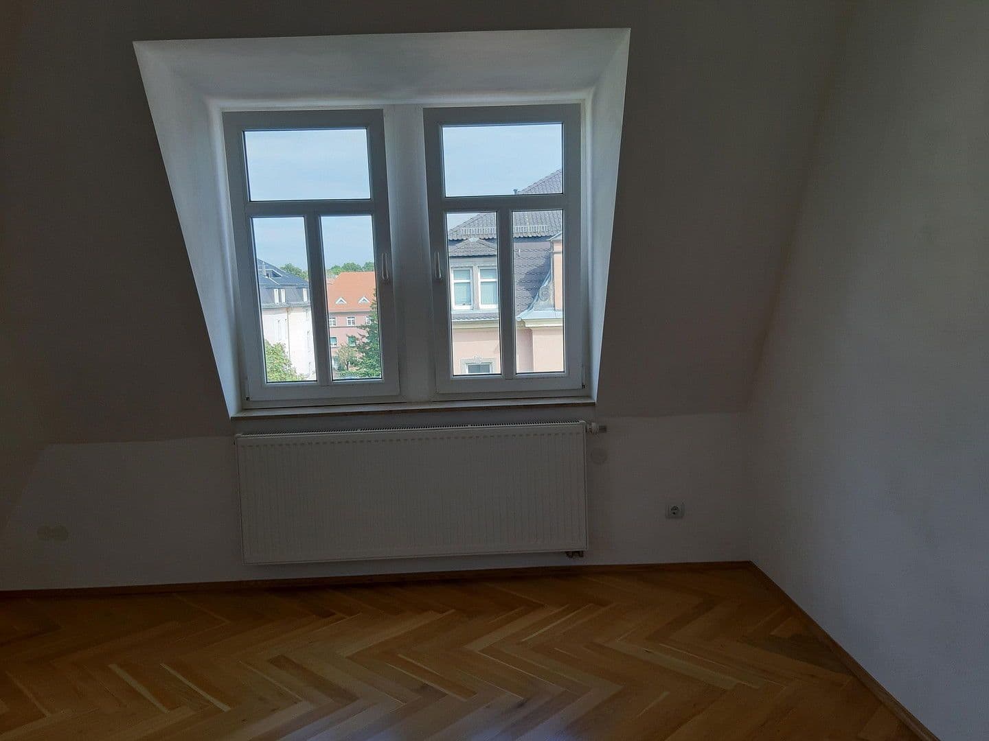 Pronájem bytu 4+1 104 m², Rabenauer Strasse 8, Dresden, Sasko Pronájem bytu 4+1 104 m², Rabenauer Strasse 8, Dresden, Sasko