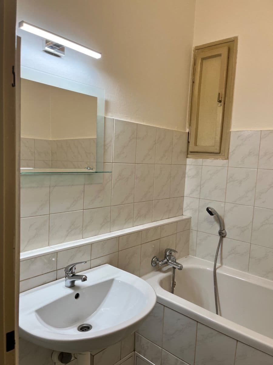 Pronájem bytu 2+kk 68 m², Puškinovo náměstí, Praha, Praha Pronájem bytu 2+kk 68 m², Puškinovo náměstí, Praha, Praha