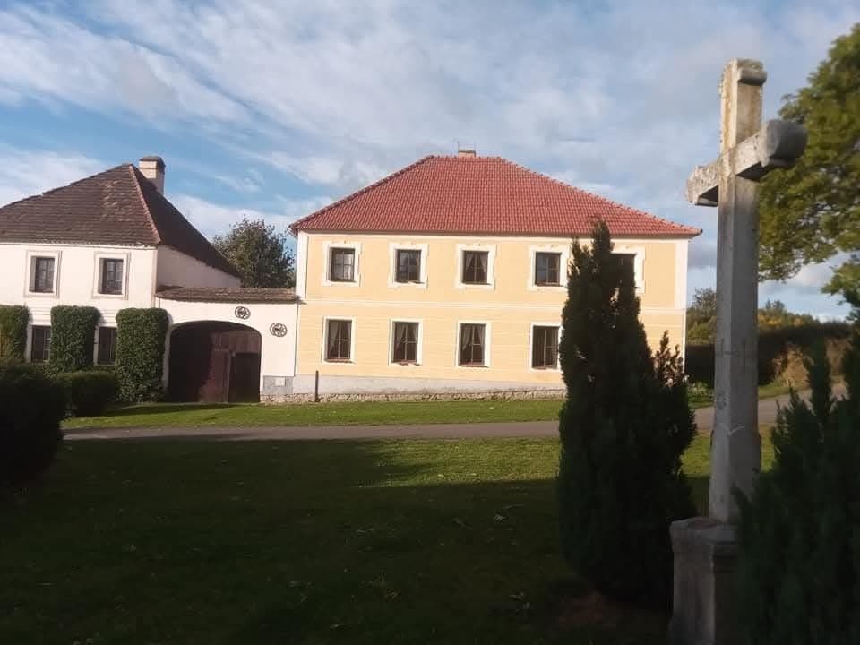 Prodej domu 260 m², pozemek 236 m², Chroboly, Jihočeský kraj Prodej domu 260 m², pozemek 236 m², Chroboly, Jihočeský kraj