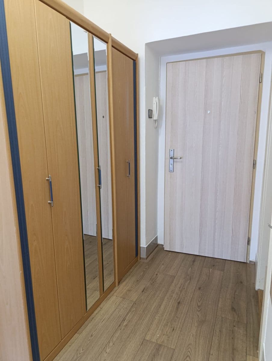 Pronájem bytu 1+kk 30 m², Pod Vodojemem, Červený Kostelec, Královéhradecký kraj Pronájem bytu 1+kk 30 m², Pod Vodojemem, Červený Kostelec, Královéhradecký kraj