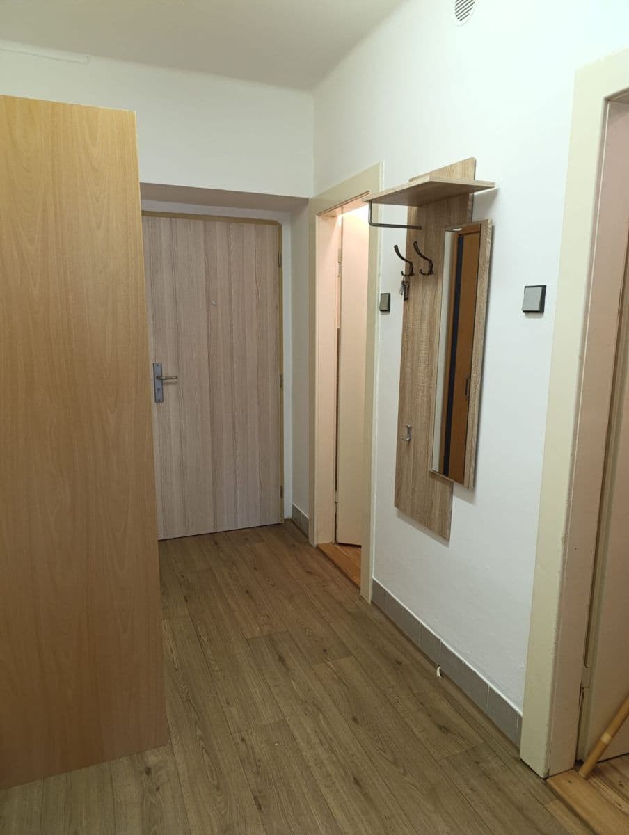 Pronájem bytu 1+kk 30 m², Pod Vodojemem, Červený Kostelec, Královéhradecký kraj Pronájem bytu 1+kk 30 m², Pod Vodojemem, Červený Kostelec, Královéhradecký kraj