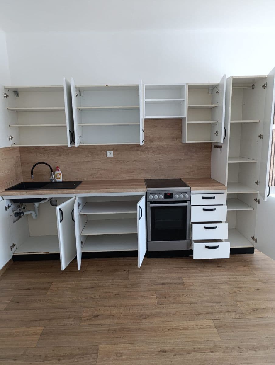 Pronájem bytu 1+kk 30 m², Pod Vodojemem, Červený Kostelec, Královéhradecký kraj Pronájem bytu 1+kk 30 m², Pod Vodojemem, Červený Kostelec, Královéhradecký kraj