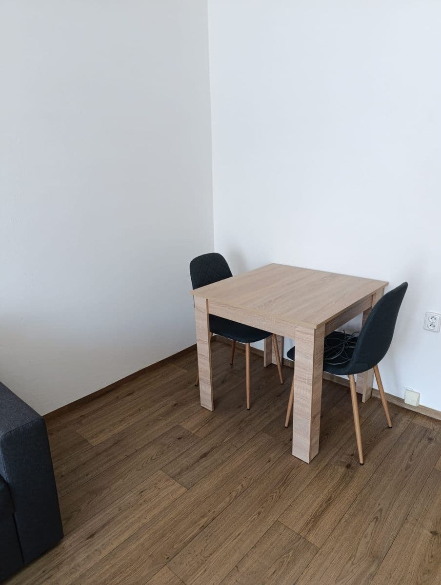 Pronájem bytu 1+kk 30 m², Pod Vodojemem, Červený Kostelec, Královéhradecký kraj Pronájem bytu 1+kk 30 m², Pod Vodojemem, Červený Kostelec, Královéhradecký kraj