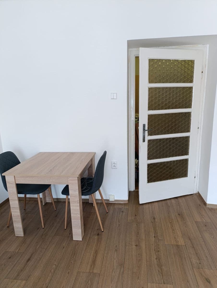 Pronájem bytu 1+kk 30 m², Pod Vodojemem, Červený Kostelec, Královéhradecký kraj Pronájem bytu 1+kk 30 m², Pod Vodojemem, Červený Kostelec, Královéhradecký kraj