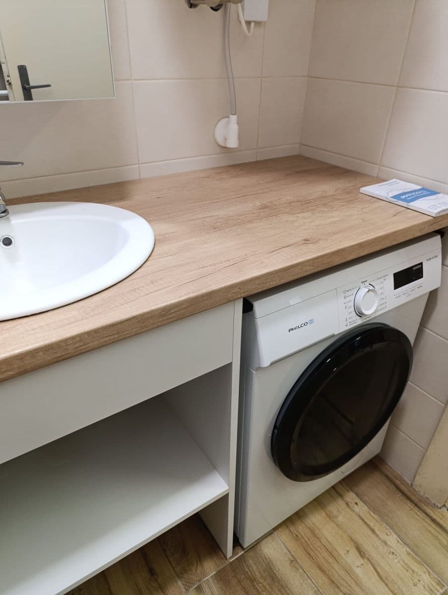 Pronájem bytu 1+kk 30 m², Pod Vodojemem, Červený Kostelec, Královéhradecký kraj Pronájem bytu 1+kk 30 m², Pod Vodojemem, Červený Kostelec, Královéhradecký kraj