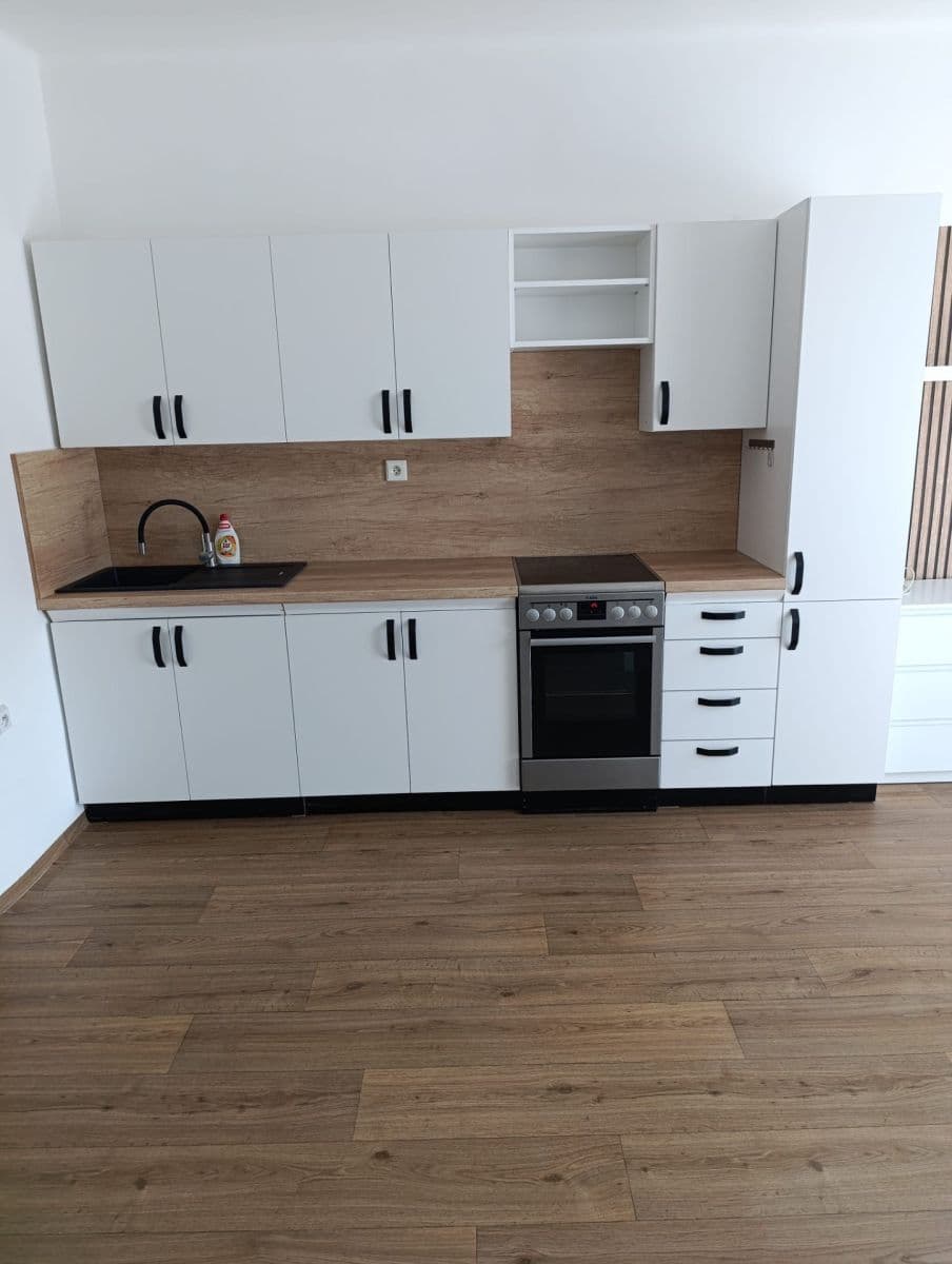 Pronájem bytu 1+kk 30 m², Pod Vodojemem, Červený Kostelec, Královéhradecký kraj Pronájem bytu 1+kk 30 m², Pod Vodojemem, Červený Kostelec, Královéhradecký kraj