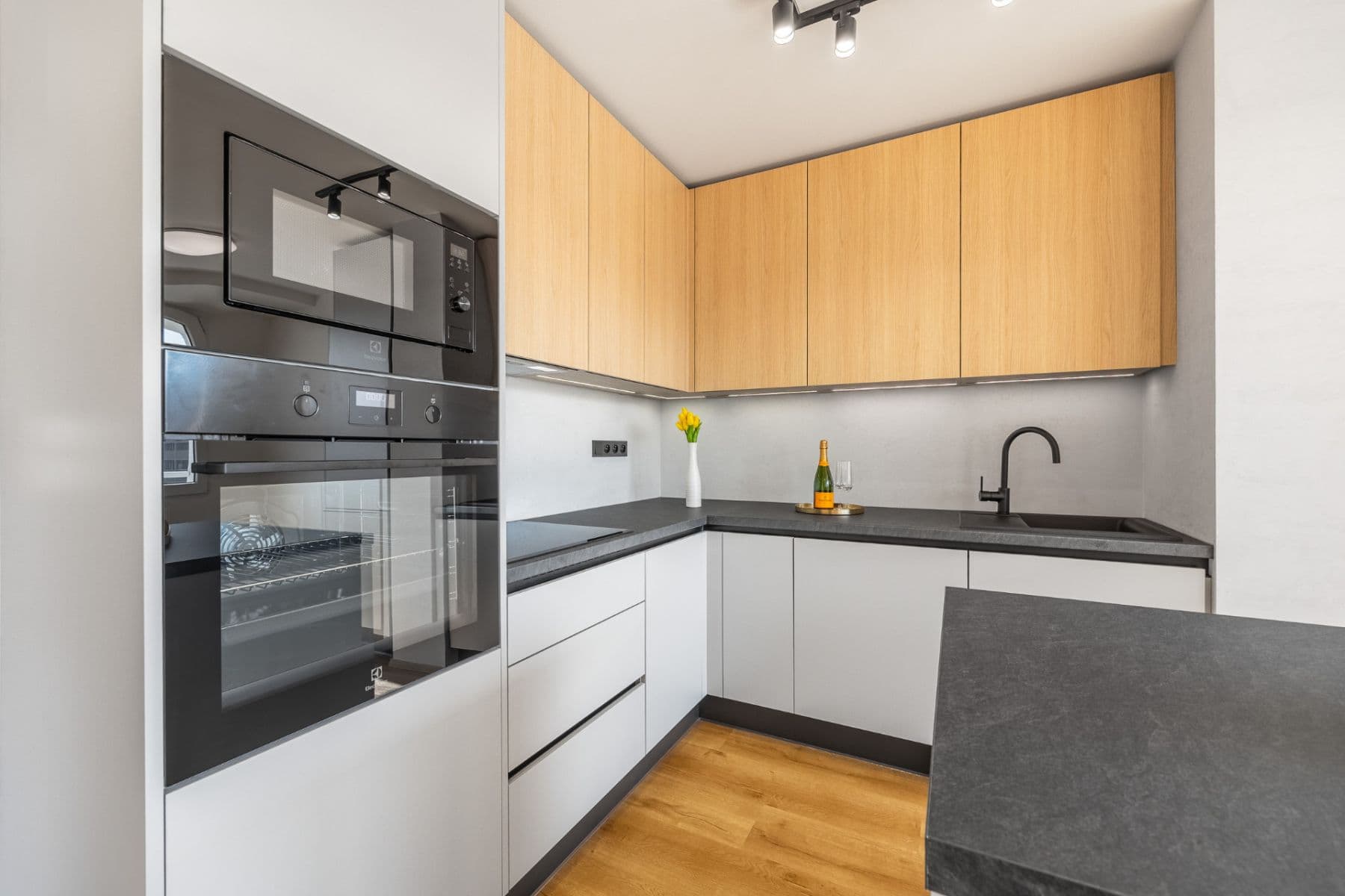 Prodej bytu 3+kk 79 m², Roháčova, Praha, Praha Prodej bytu 3+kk 79 m², Roháčova, Praha, Praha