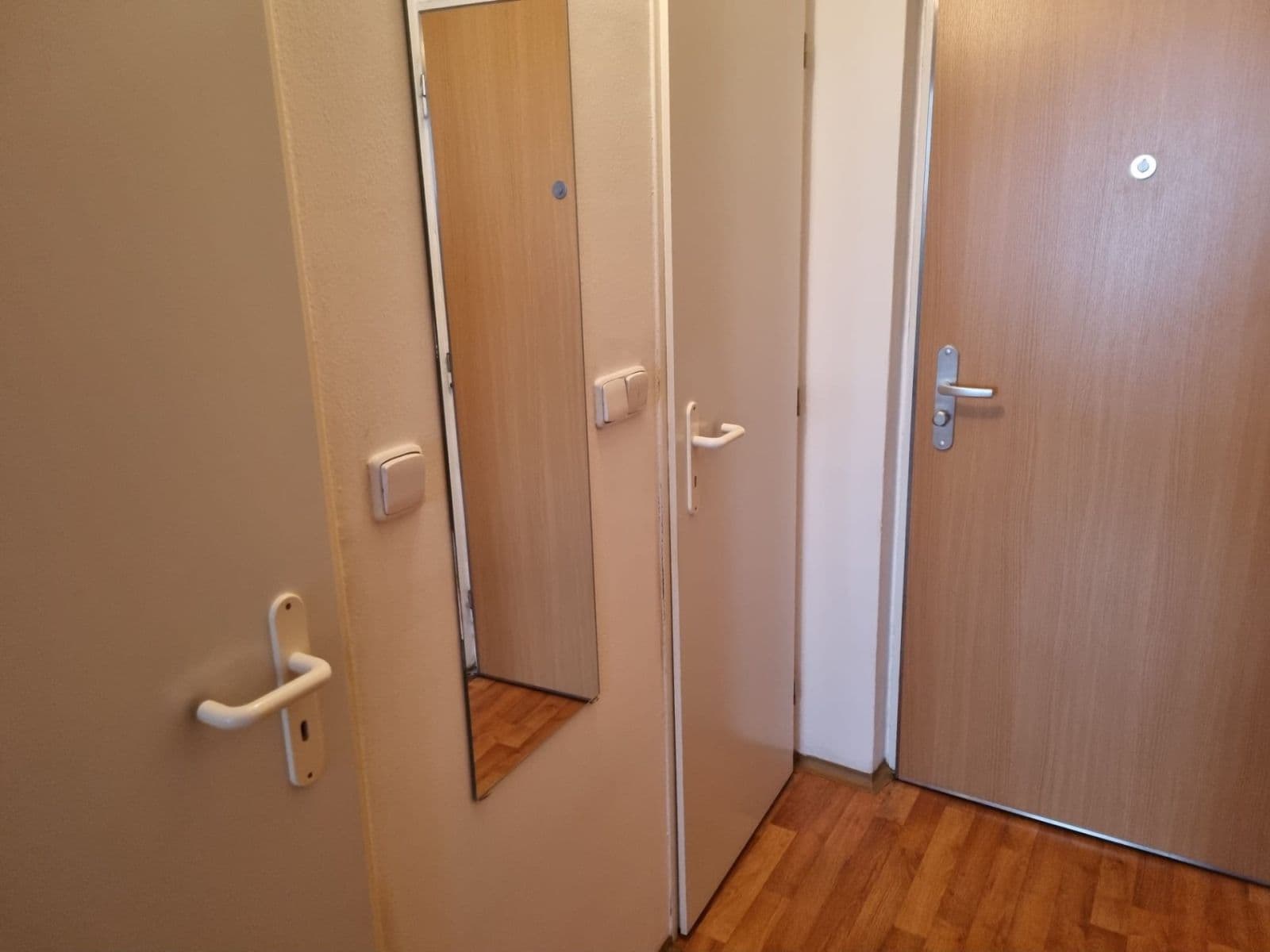 Pronájem bytu 2+kk 40 m², Pod Vrchem, Mělník, Středočeský kraj Pronájem bytu 2+kk 40 m², Pod Vrchem, Mělník, Středočeský kraj