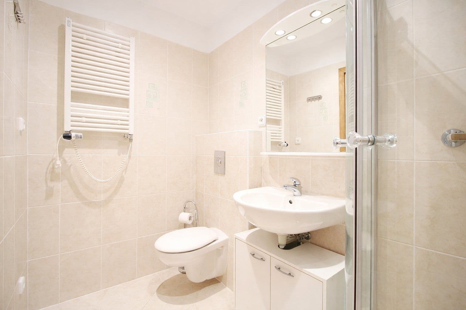 Pronájem bytu 1+kk 38 m², Zubrnická, Praha, Praha Pronájem bytu 1+kk 38 m², Zubrnická, Praha, Praha