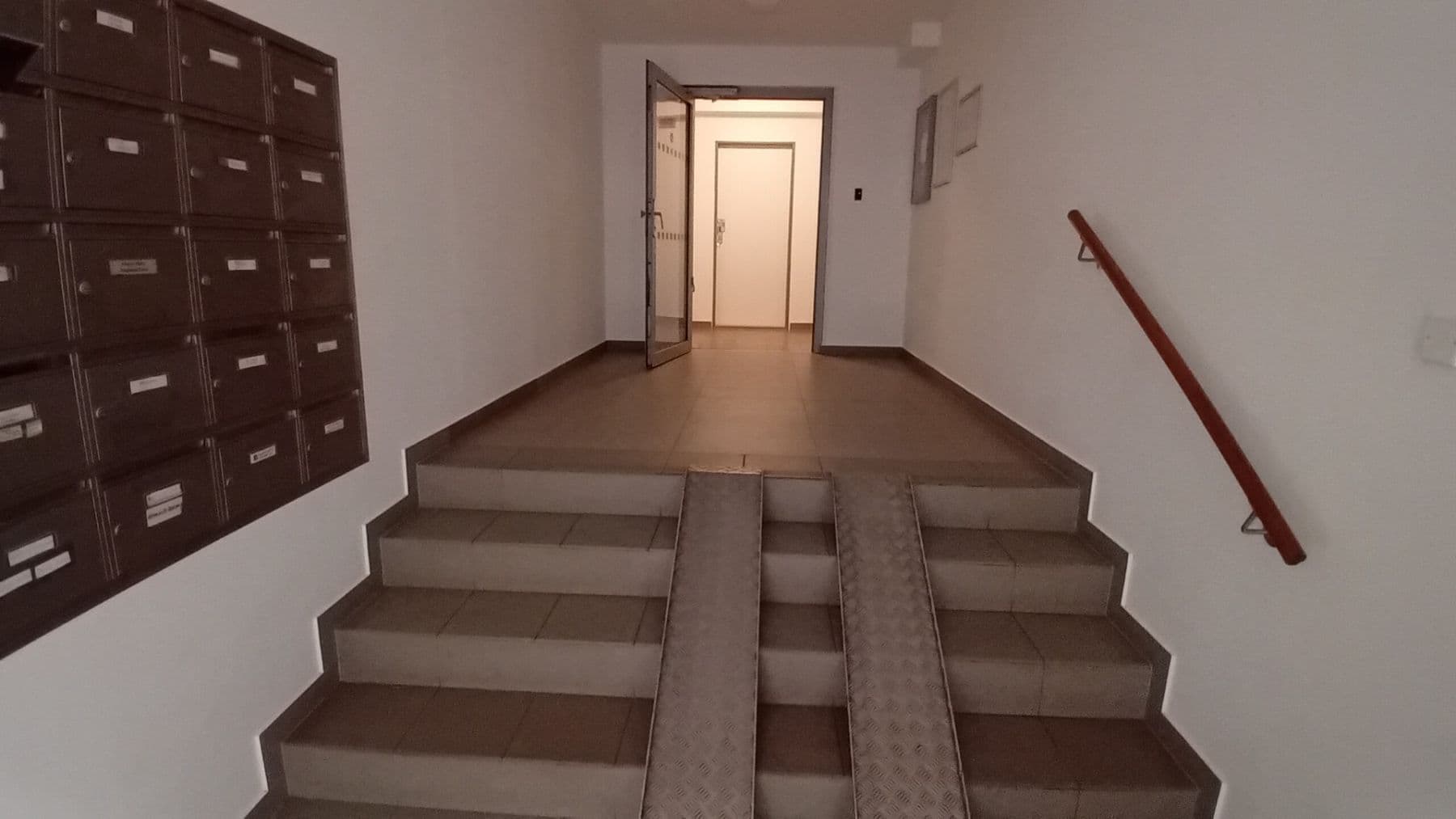 Pronájem nebytového prostoru 32 m², Jeseniova, Praha, Praha Pronájem nebytového prostoru 32 m², Jeseniova, Praha, Praha