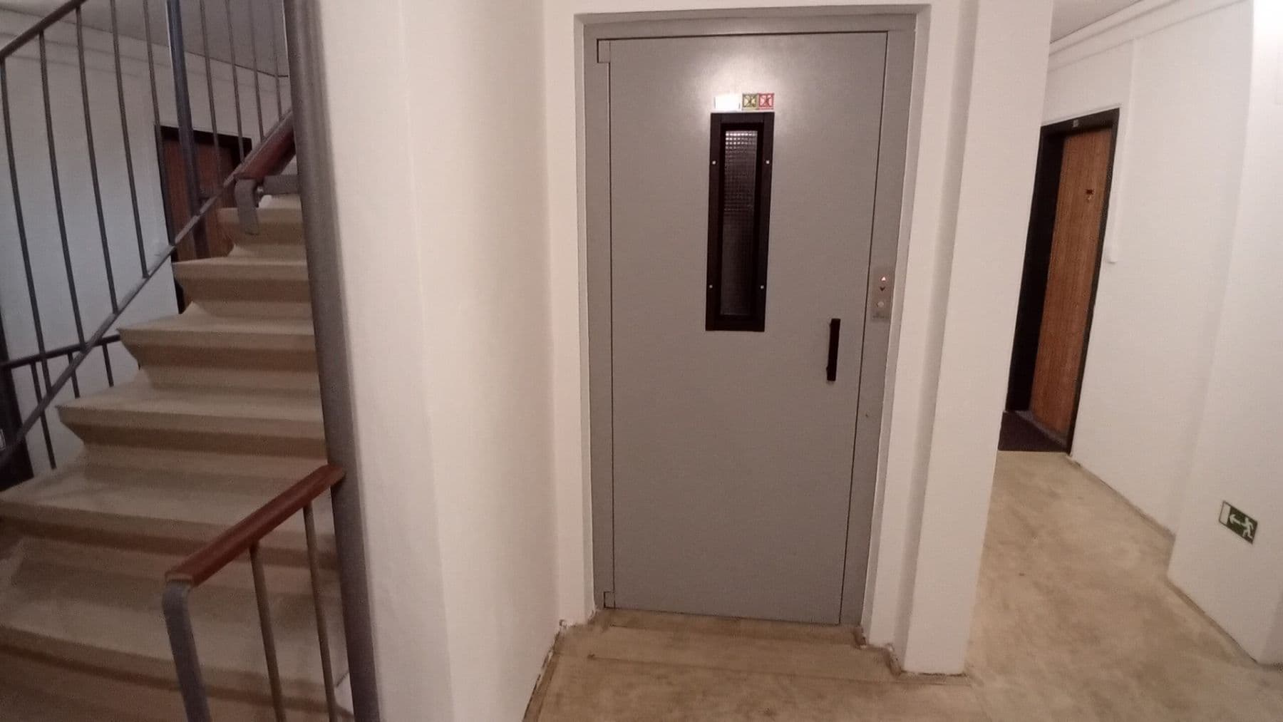 Pronájem nebytového prostoru 32 m², Jeseniova, Praha, Praha Pronájem nebytového prostoru 32 m², Jeseniova, Praha, Praha