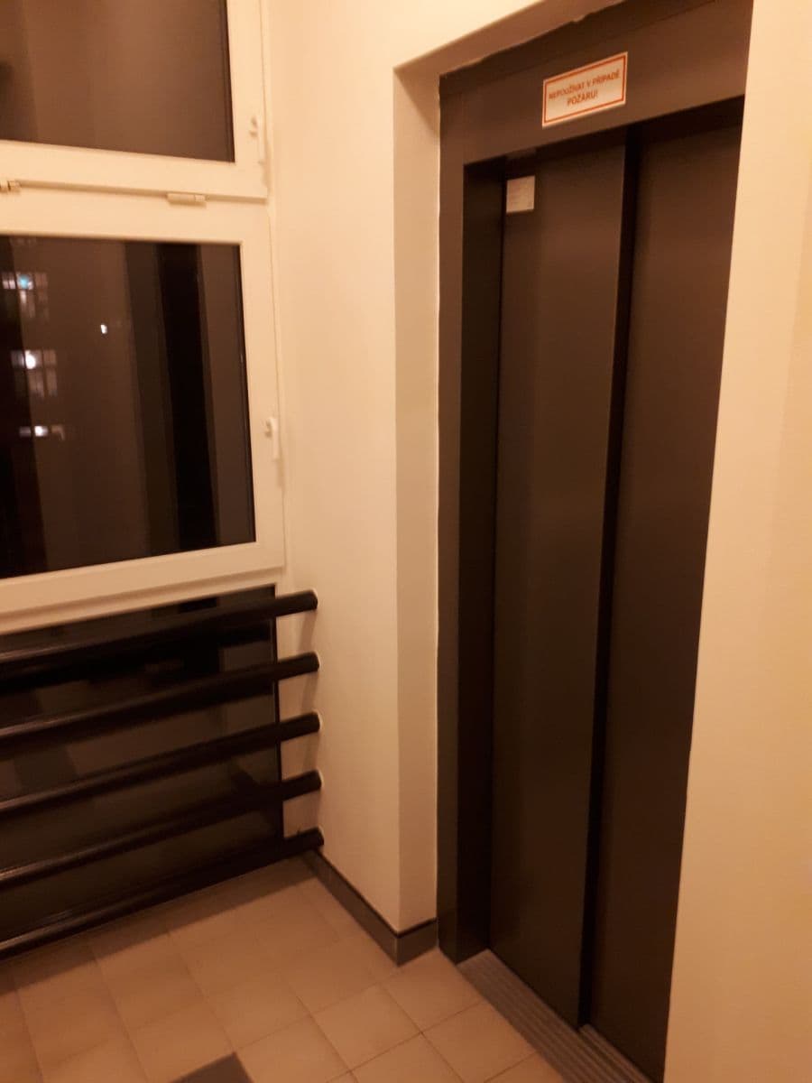 Pronájem bytu 2+1 84 m², Za Pohořelcem, Praha, Praha Pronájem bytu 2+1 84 m², Za Pohořelcem, Praha, Praha
