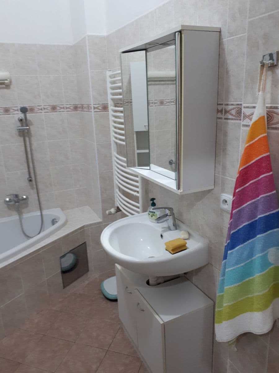 Pronájem bytu 2+1 84 m², Za Pohořelcem, Praha, Praha Pronájem bytu 2+1 84 m², Za Pohořelcem, Praha, Praha