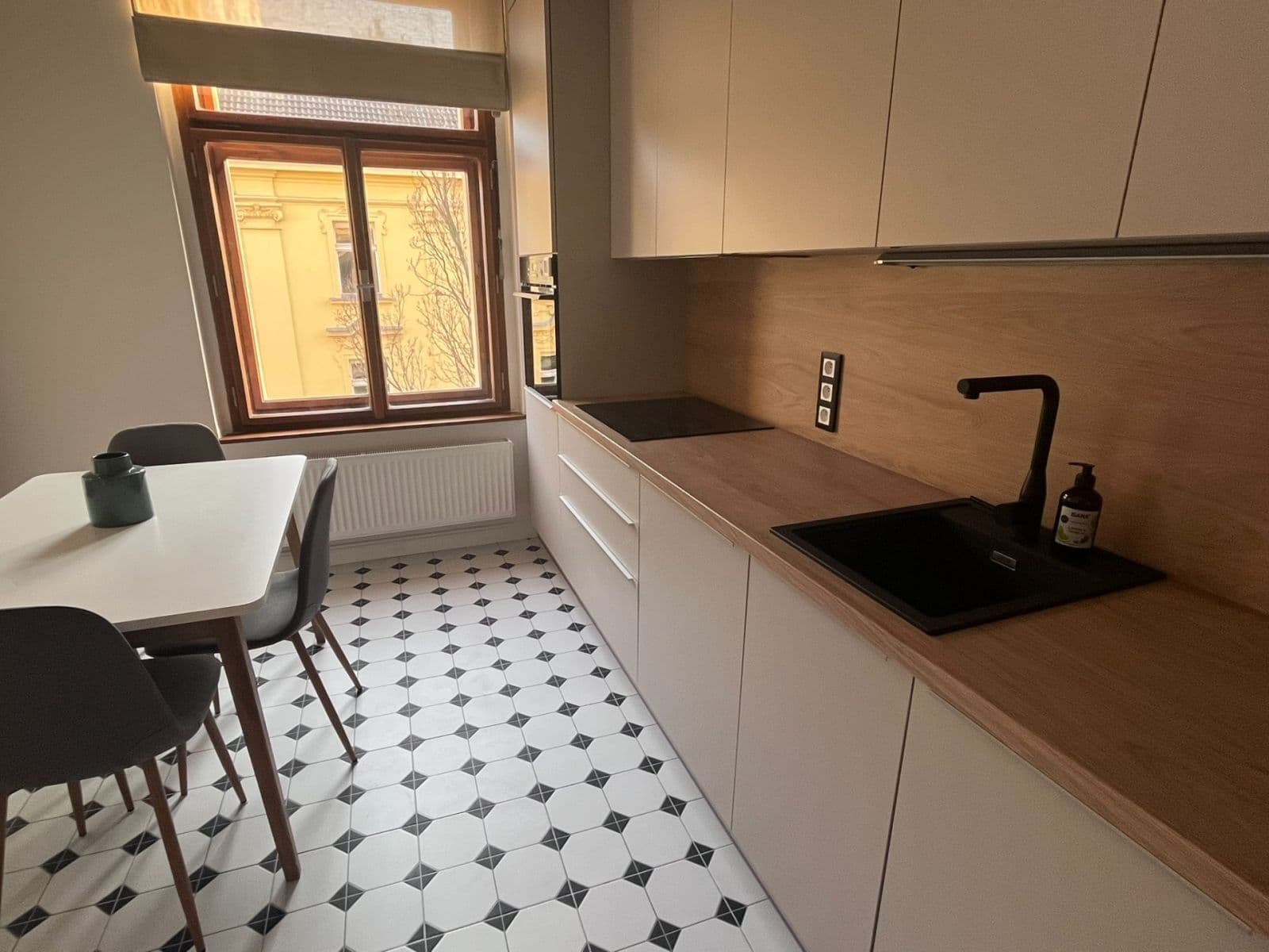 Pronájem bytu 2+1 74 m², Bělehradská, Praha, Praha Pronájem bytu 2+1 74 m², Bělehradská, Praha, Praha
