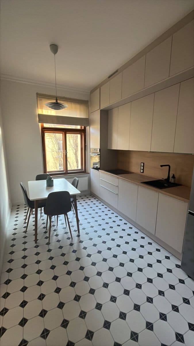 Pronájem bytu 2+1 74 m², Bělehradská, Praha, Praha Pronájem bytu 2+1 74 m², Bělehradská, Praha, Praha