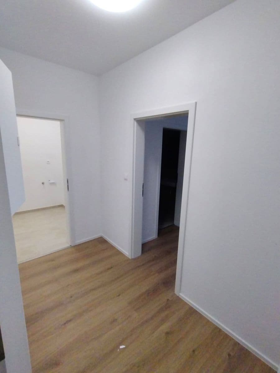 Pronájem bytu 1+kk 52 m², Ořechová, Ivančice, Jihomoravský kraj Pronájem bytu 1+kk 52 m², Ořechová, Ivančice, Jihomoravský kraj
