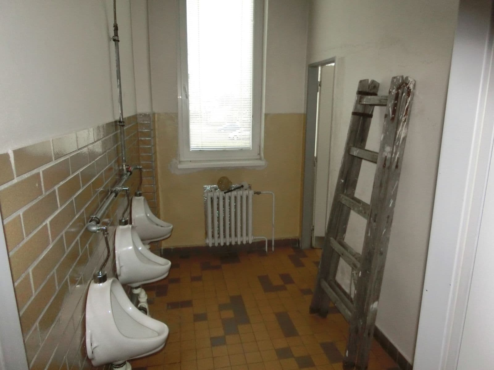 Prodej nebytového prostoru 800 m², Jiřího Potůčka, Pardubice, Pardubický kraj Prodej nebytového prostoru 800 m², Jiřího Potůčka, Pardubice, Pardubický kraj