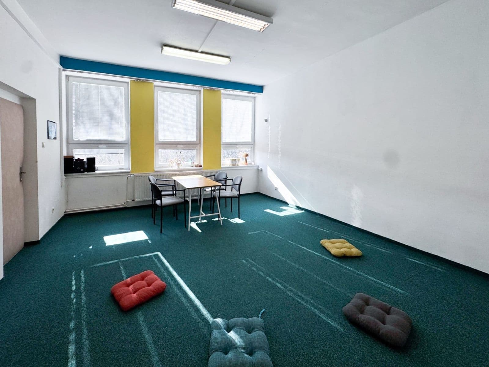 Pronájem nebytového prostoru 25 m², Jasmínová, Praha, Praha Pronájem nebytového prostoru 25 m², Jasmínová, Praha, Praha