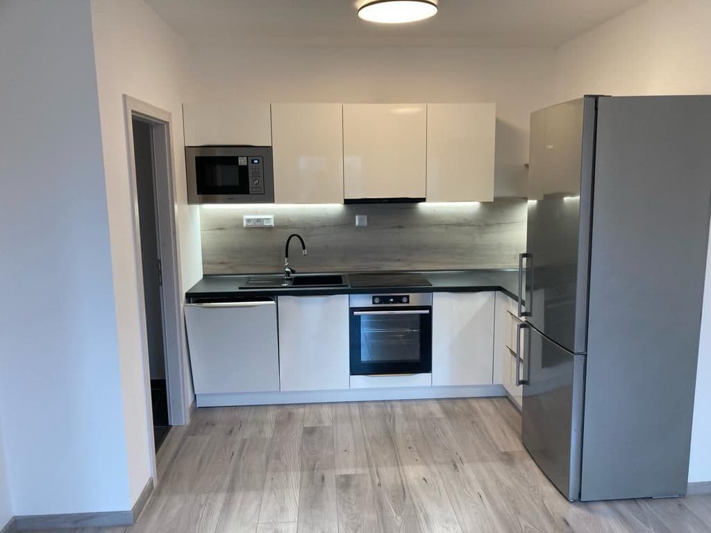 Pronájem bytu 2+kk 44 m², Nádražní, Hrochův Týnec, Pardubický kraj Pronájem bytu 2+kk 44 m², Nádražní, Hrochův Týnec, Pardubický kraj