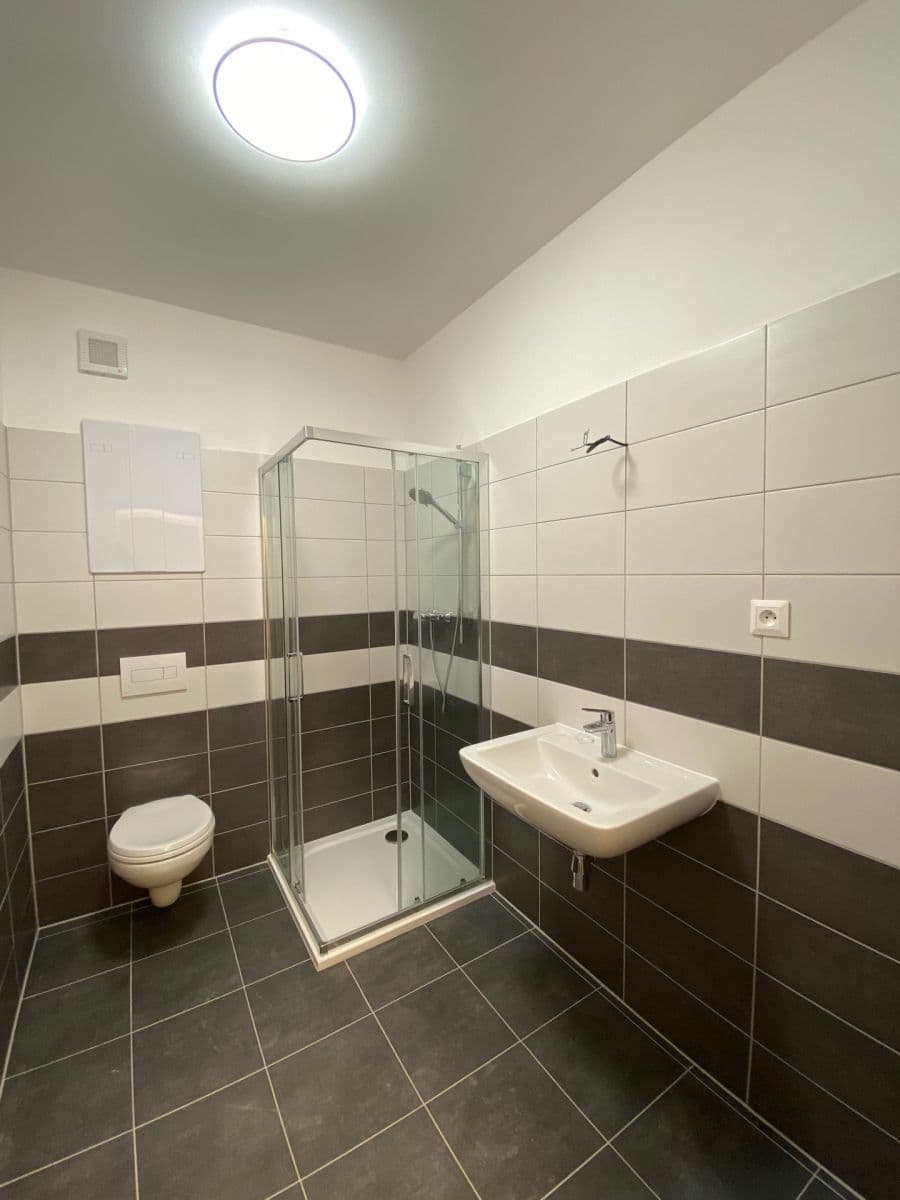 Pronájem bytu 2+kk 44 m², Nádražní, Hrochův Týnec, Pardubický kraj Pronájem bytu 2+kk 44 m², Nádražní, Hrochův Týnec, Pardubický kraj