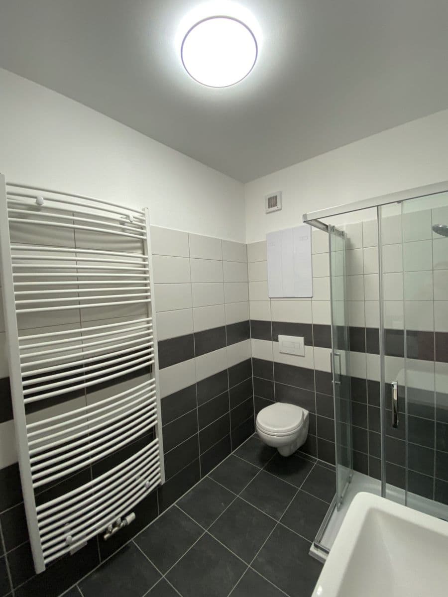 Pronájem bytu 2+kk 44 m², Nádražní, Hrochův Týnec, Pardubický kraj Pronájem bytu 2+kk 44 m², Nádražní, Hrochův Týnec, Pardubický kraj