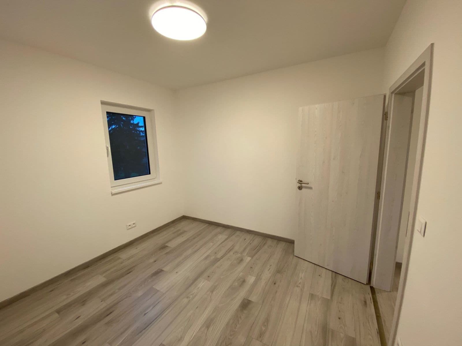 Pronájem bytu 2+kk 44 m², Nádražní, Hrochův Týnec, Pardubický kraj Pronájem bytu 2+kk 44 m², Nádražní, Hrochův Týnec, Pardubický kraj