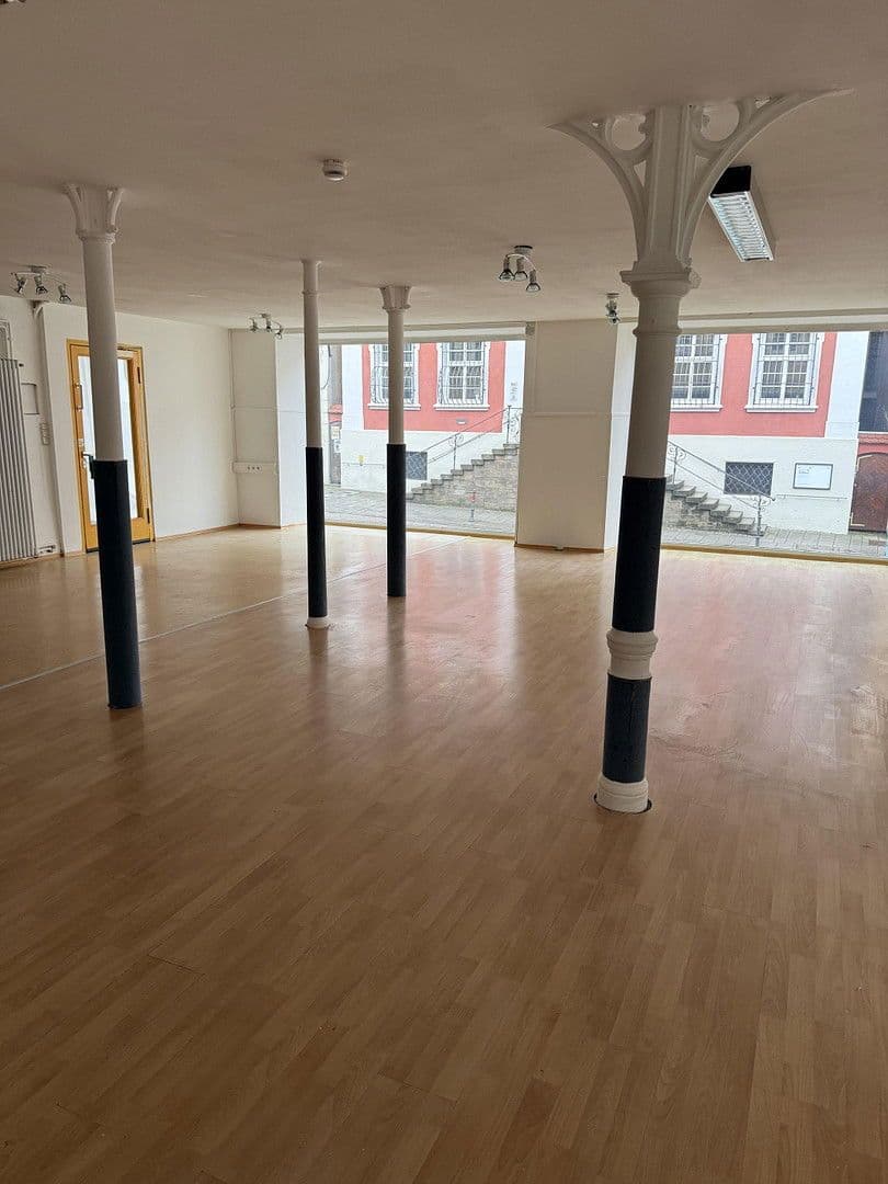 Pronájem nebytového prostoru 136 m², Spitalstrasse 17, Ellwangen (Jagst), Bádensko-Württembersko Pronájem nebytového prostoru 136 m², Spitalstrasse 17, Ellwangen (Jagst), Bádensko-Württembersko