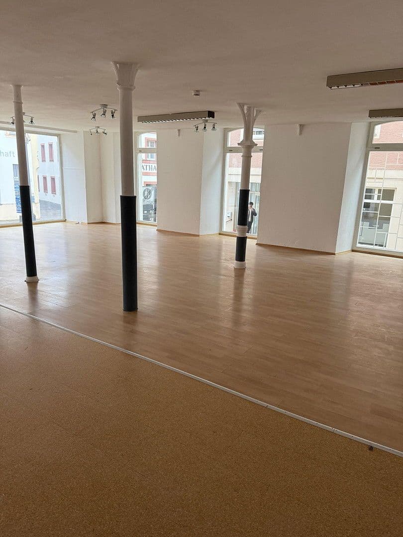 Pronájem nebytového prostoru 136 m², Spitalstrasse 17, Ellwangen (Jagst), Bádensko-Württembersko Pronájem nebytového prostoru 136 m², Spitalstrasse 17, Ellwangen (Jagst), Bádensko-Württembersko