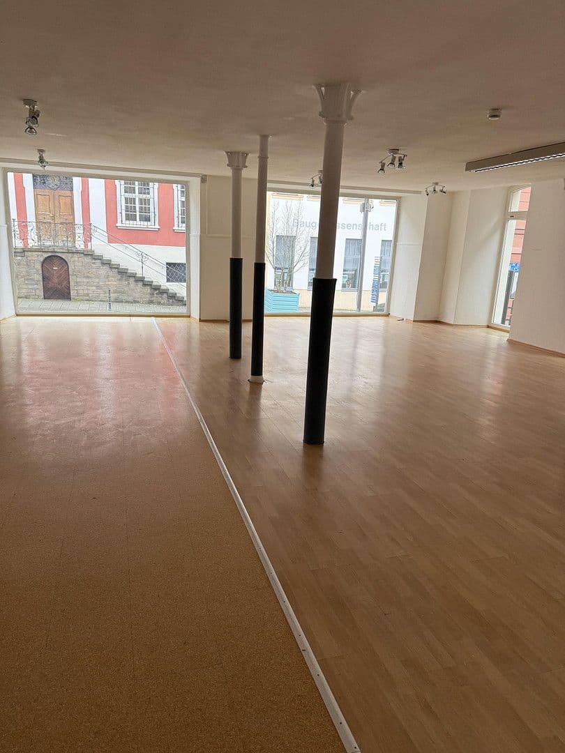 Pronájem nebytového prostoru 136 m², Spitalstrasse 17, Ellwangen (Jagst), Bádensko-Württembersko Pronájem nebytového prostoru 136 m², Spitalstrasse 17, Ellwangen (Jagst), Bádensko-Württembersko