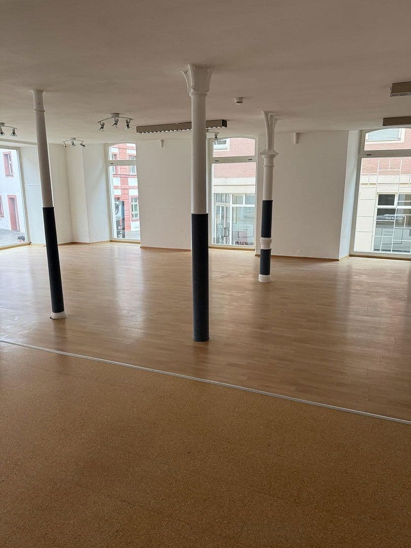 Pronájem nebytového prostoru 136 m², Spitalstrasse 17, Ellwangen (Jagst), Bádensko-Württembersko Pronájem nebytového prostoru 136 m², Spitalstrasse 17, Ellwangen (Jagst), Bádensko-Württembersko