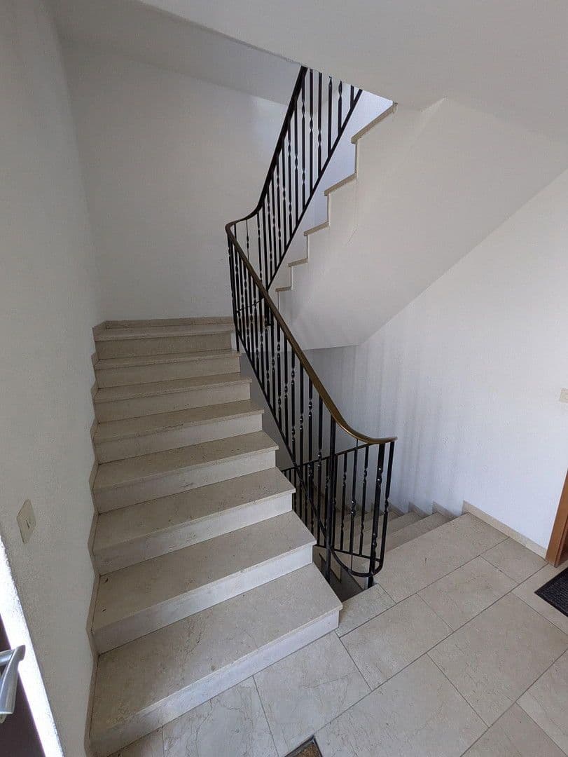 Prodej domu 339 m², pozemek 1.077 m², Schwanenstraße 3, Kelheim, Bavorsko Prodej domu 339 m², pozemek 1.077 m², Schwanenstraße 3, Kelheim, Bavorsko