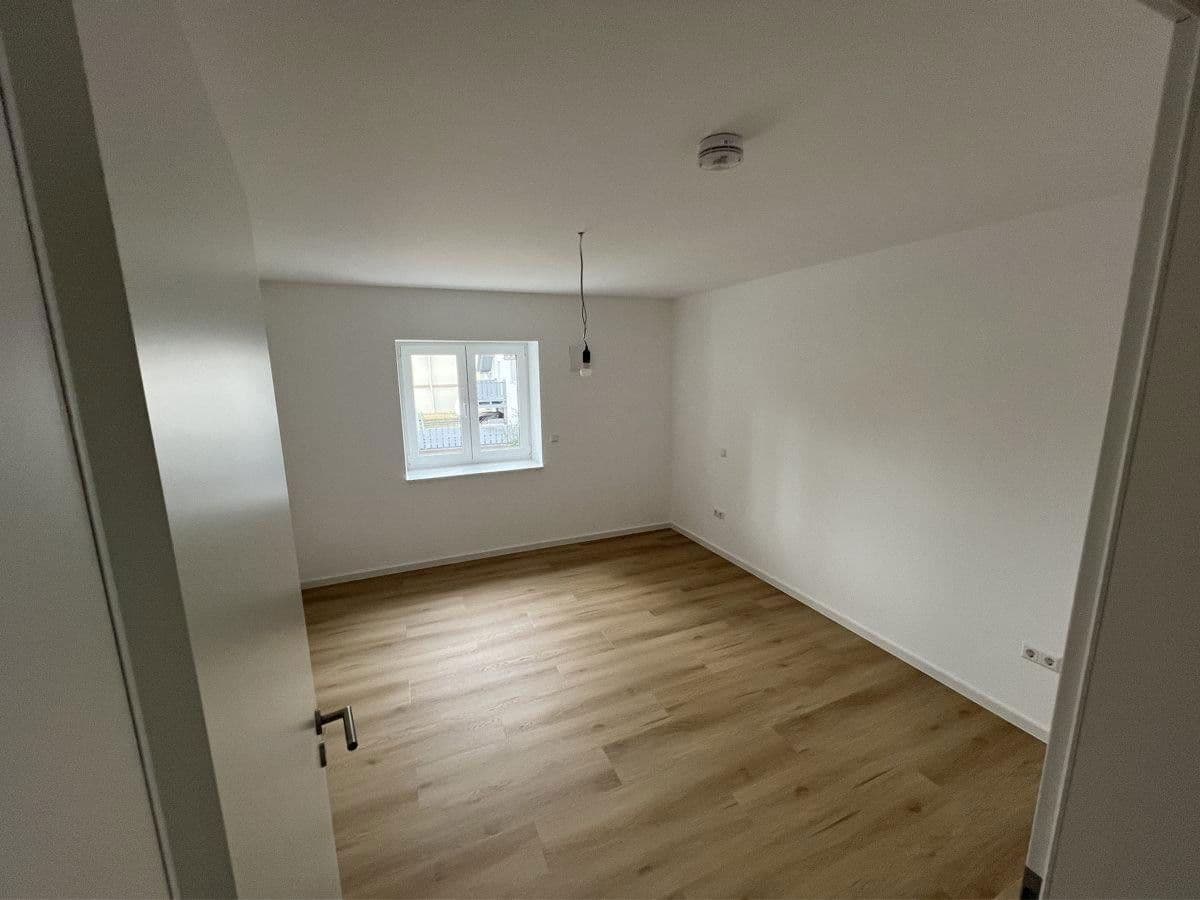 Pronájem bytu 3+1 79 m², Mauerbergstrasse 83, Neuweier, Bádensko-Württembersko Pronájem bytu 3+1 79 m², Mauerbergstrasse 83, Neuweier, Bádensko-Württembersko