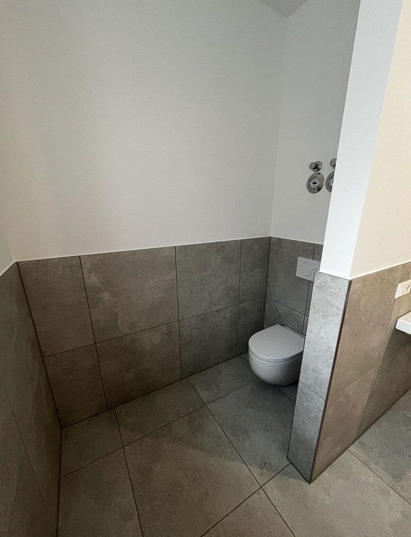 Pronájem bytu 3+1 79 m², Mauerbergstrasse 83, Neuweier, Bádensko-Württembersko Pronájem bytu 3+1 79 m², Mauerbergstrasse 83, Neuweier, Bádensko-Württembersko