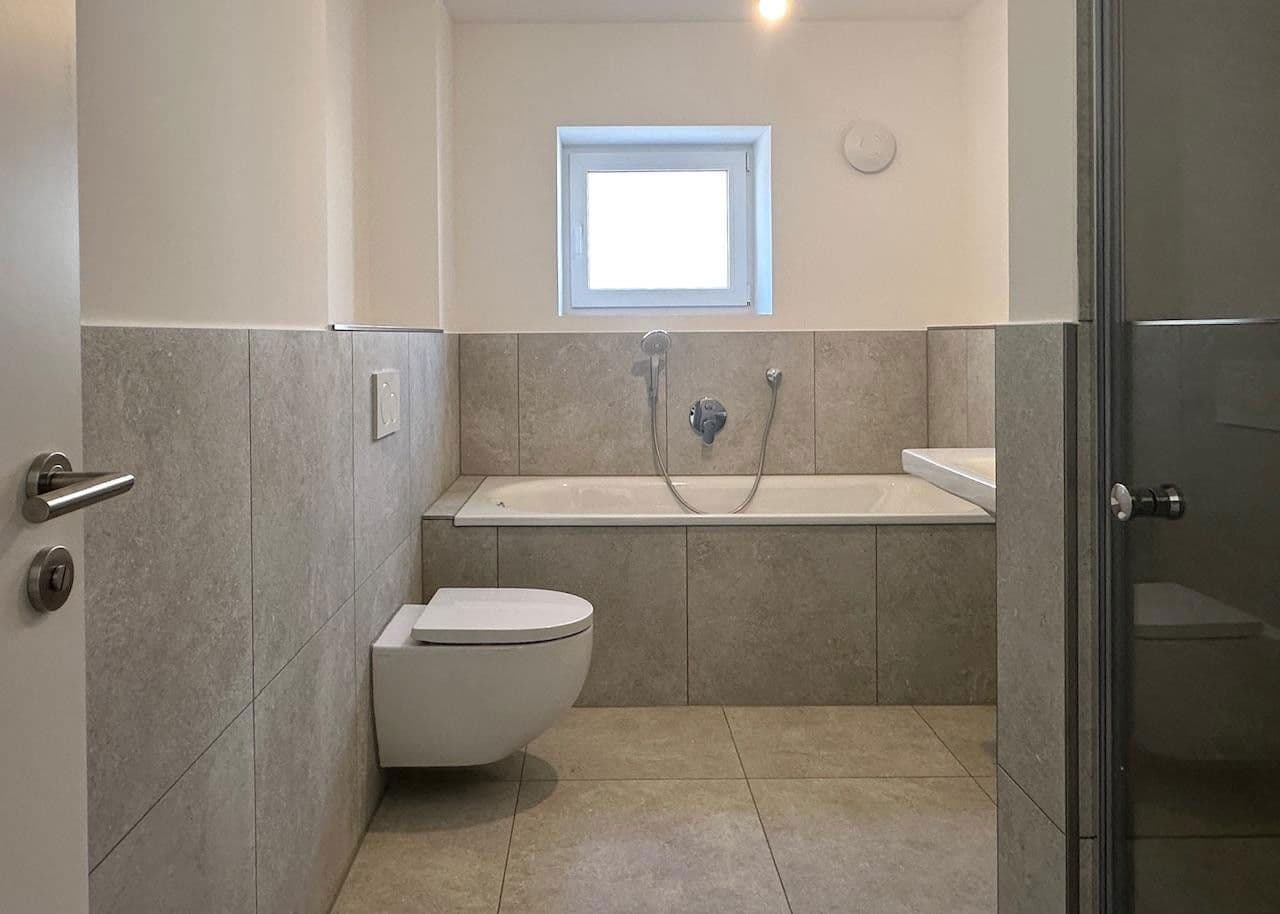 Pronájem bytu 3+1 79 m², Mauerbergstrasse 83, Neuweier, Bádensko-Württembersko Pronájem bytu 3+1 79 m², Mauerbergstrasse 83, Neuweier, Bádensko-Württembersko