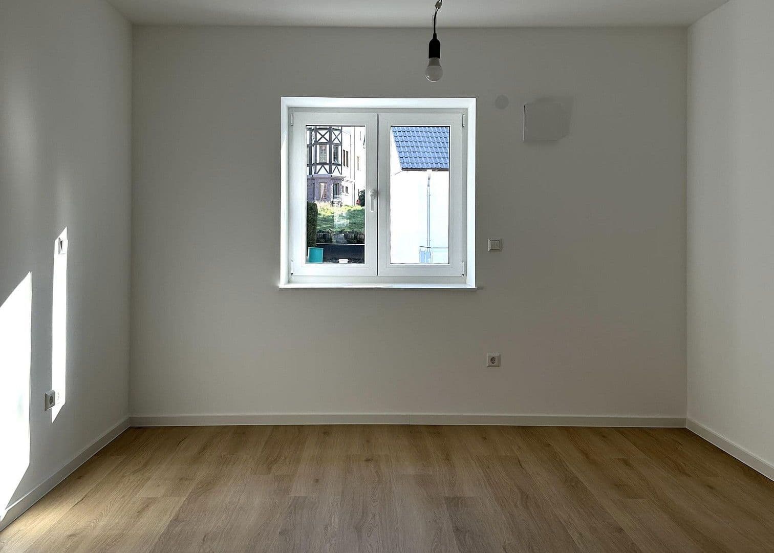 Pronájem bytu 3+1 79 m², Mauerbergstrasse 83, Neuweier, Bádensko-Württembersko Pronájem bytu 3+1 79 m², Mauerbergstrasse 83, Neuweier, Bádensko-Württembersko