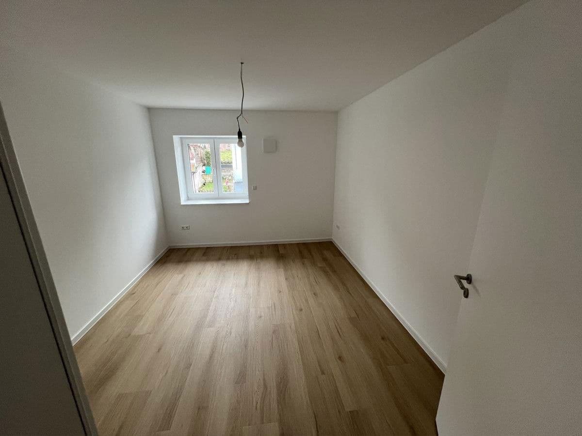 Pronájem bytu 3+1 79 m², Mauerbergstrasse 83, Neuweier, Bádensko-Württembersko Pronájem bytu 3+1 79 m², Mauerbergstrasse 83, Neuweier, Bádensko-Württembersko